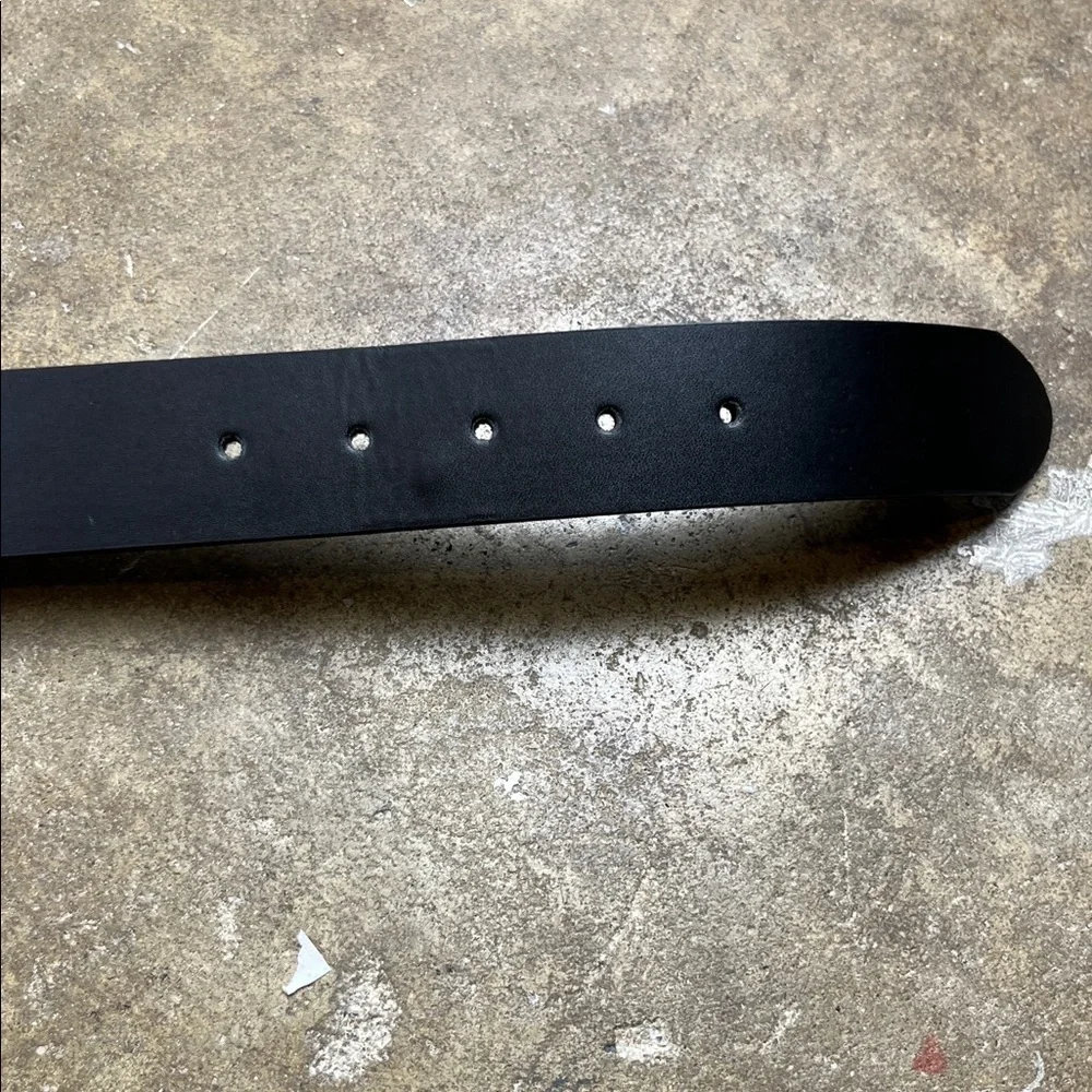 Men’s Black Leather Belt with Silver Buckle Size: 52